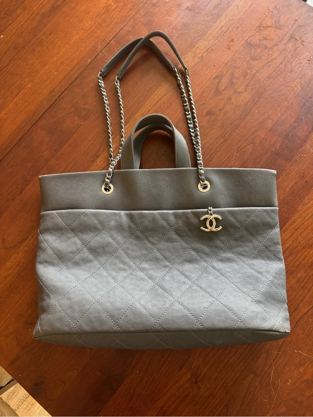 CHANEL Quilted Leather Tote in Grey with Chain-Strap
